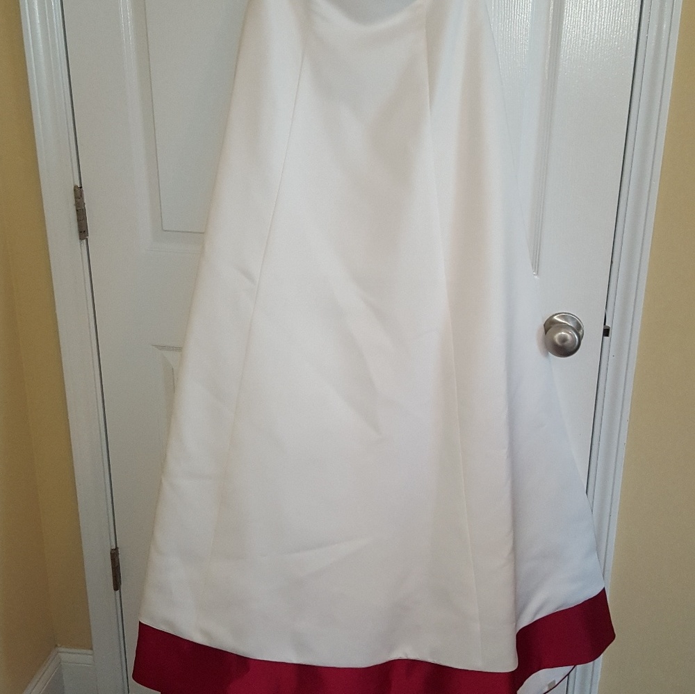 BEAUTIFUL WEDDING DRESS! - Picture 3 of 5